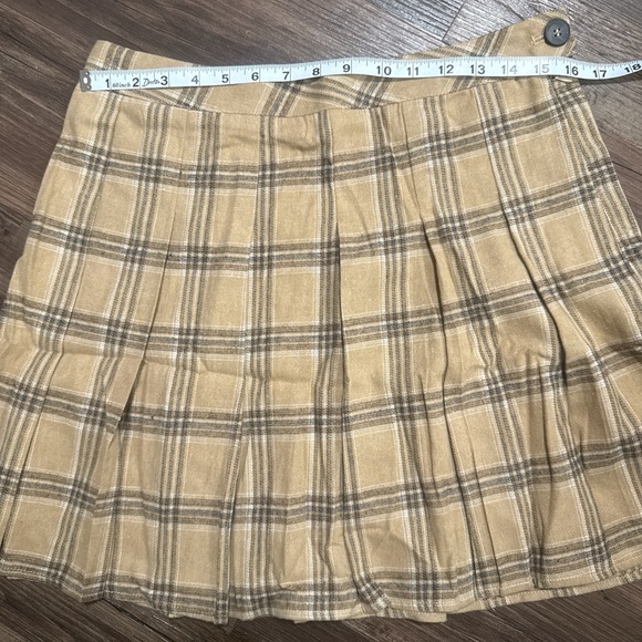 SHEIN EZ Wear Plaid Pleated Skirt - Picture 4 of 8